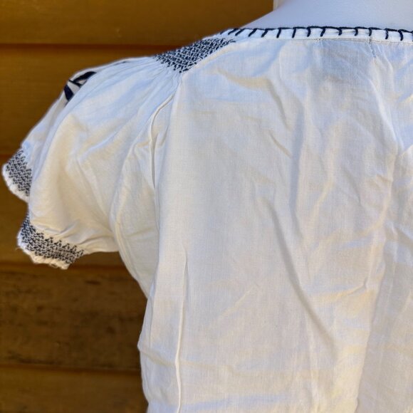 Francesca’s White With Blue Floral Embroidery Shirt Size S - Picture 8 of 10